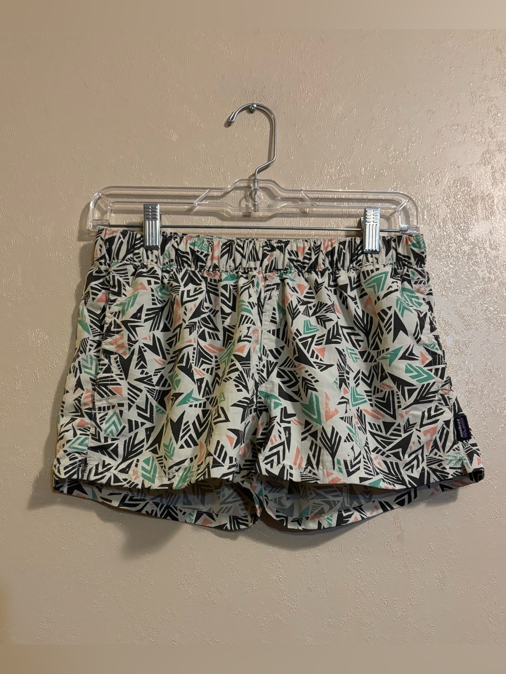 Patagonia women’s Barely Baggies Shorts sz S